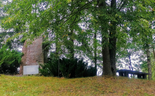 Paminklinis akmuo Maironiui.jpg